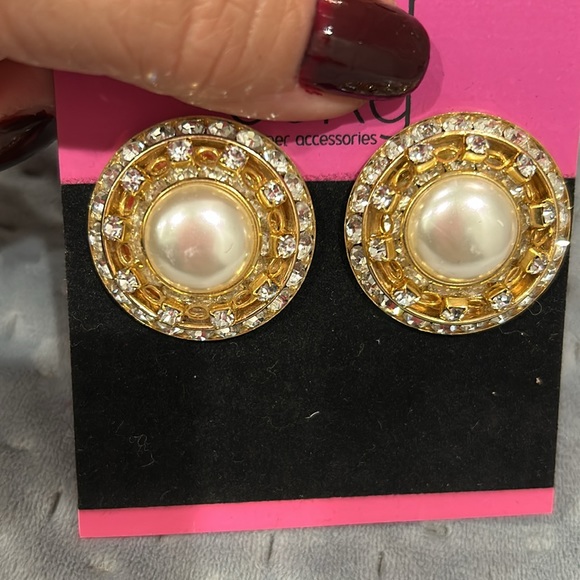 Stunning Vintage Pearl Center & Crystal Button Clip On Earrings-Boutique - Picture 8 of 9